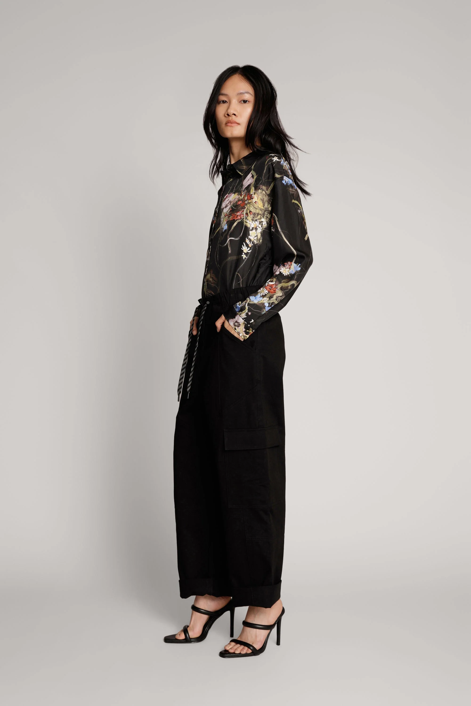 ASEIA SILK SHORT - BLACK - Image 4