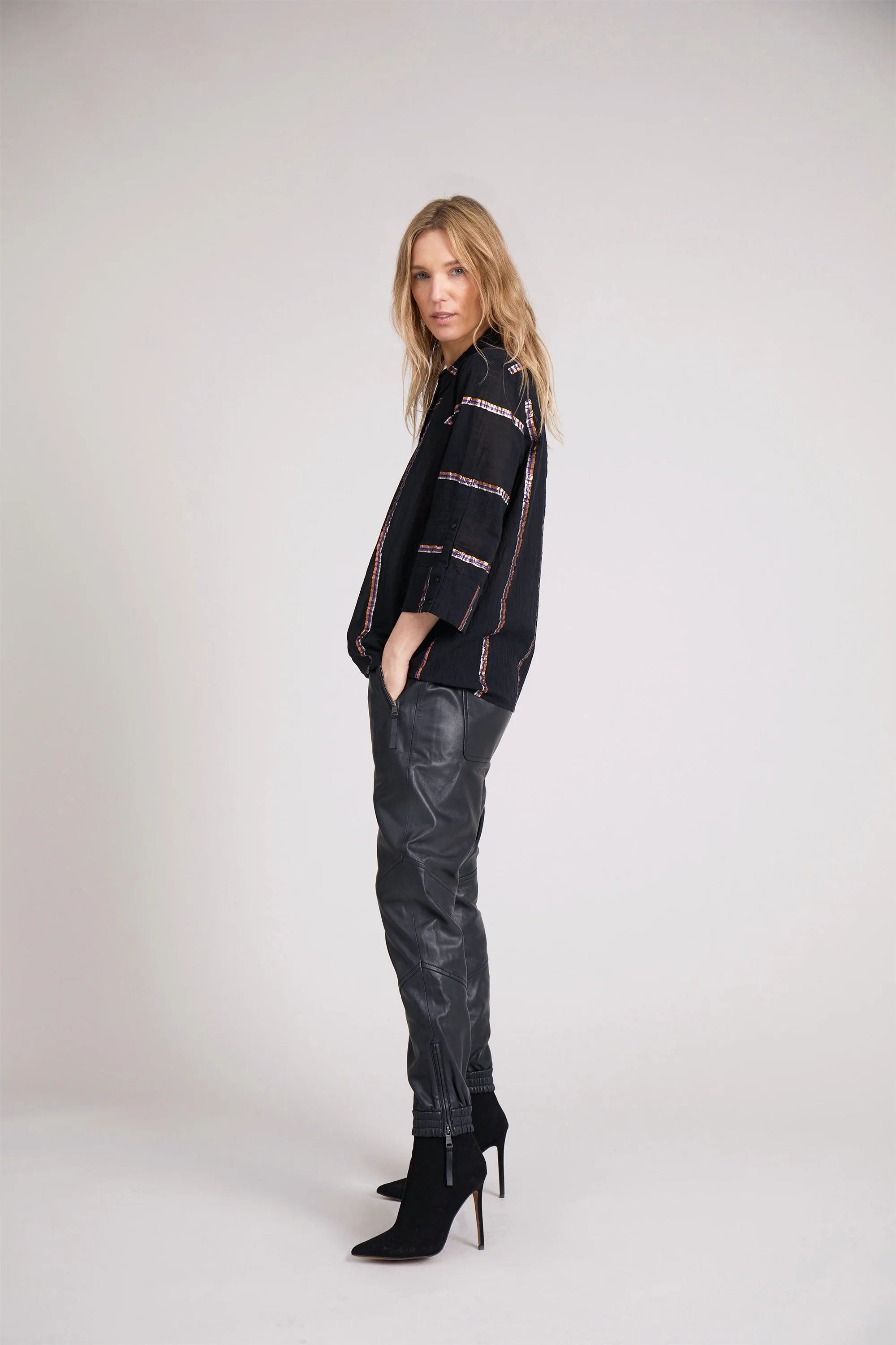CRANE - BLACK - Image 2