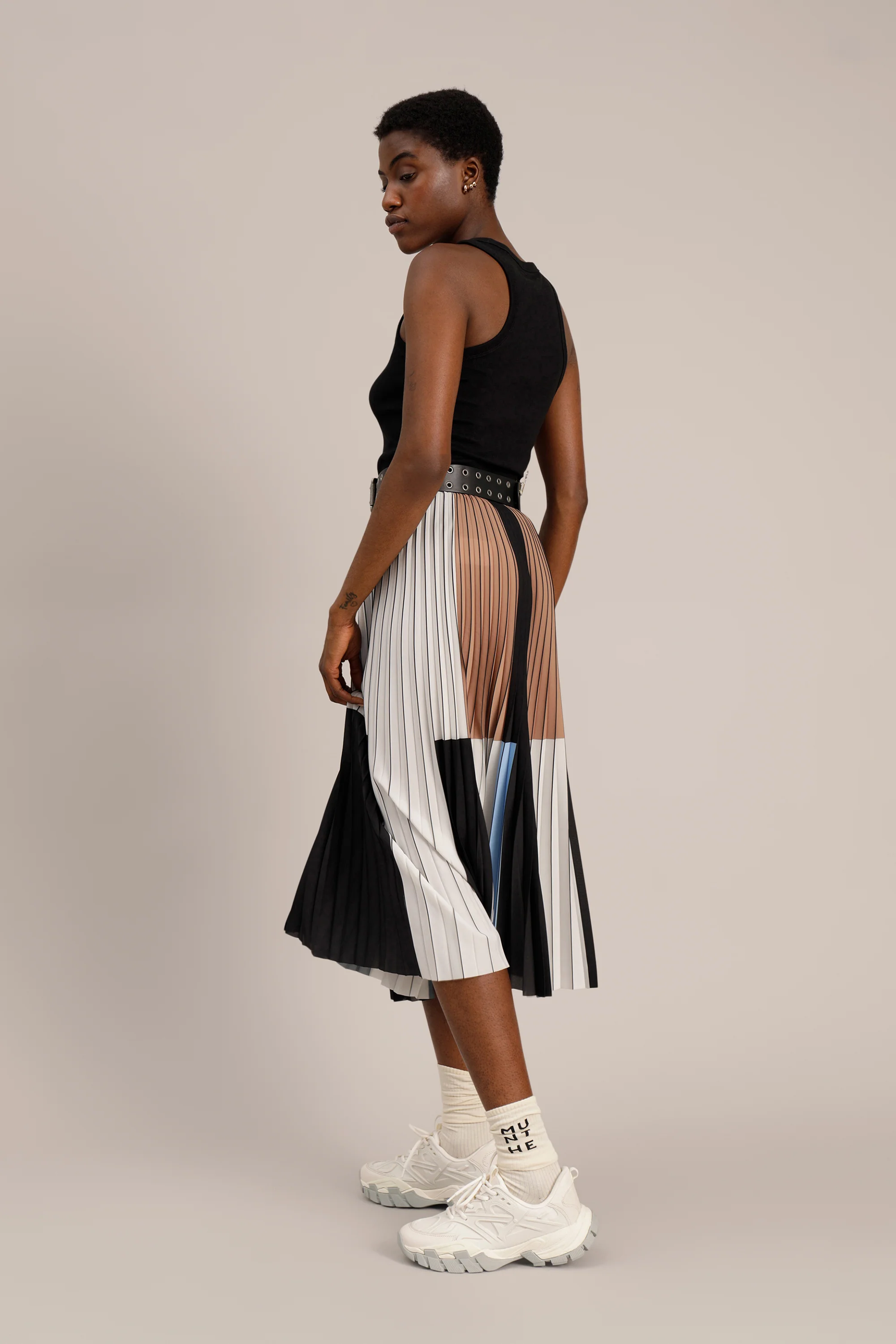 JUSTINCA - BLACK - Image 4