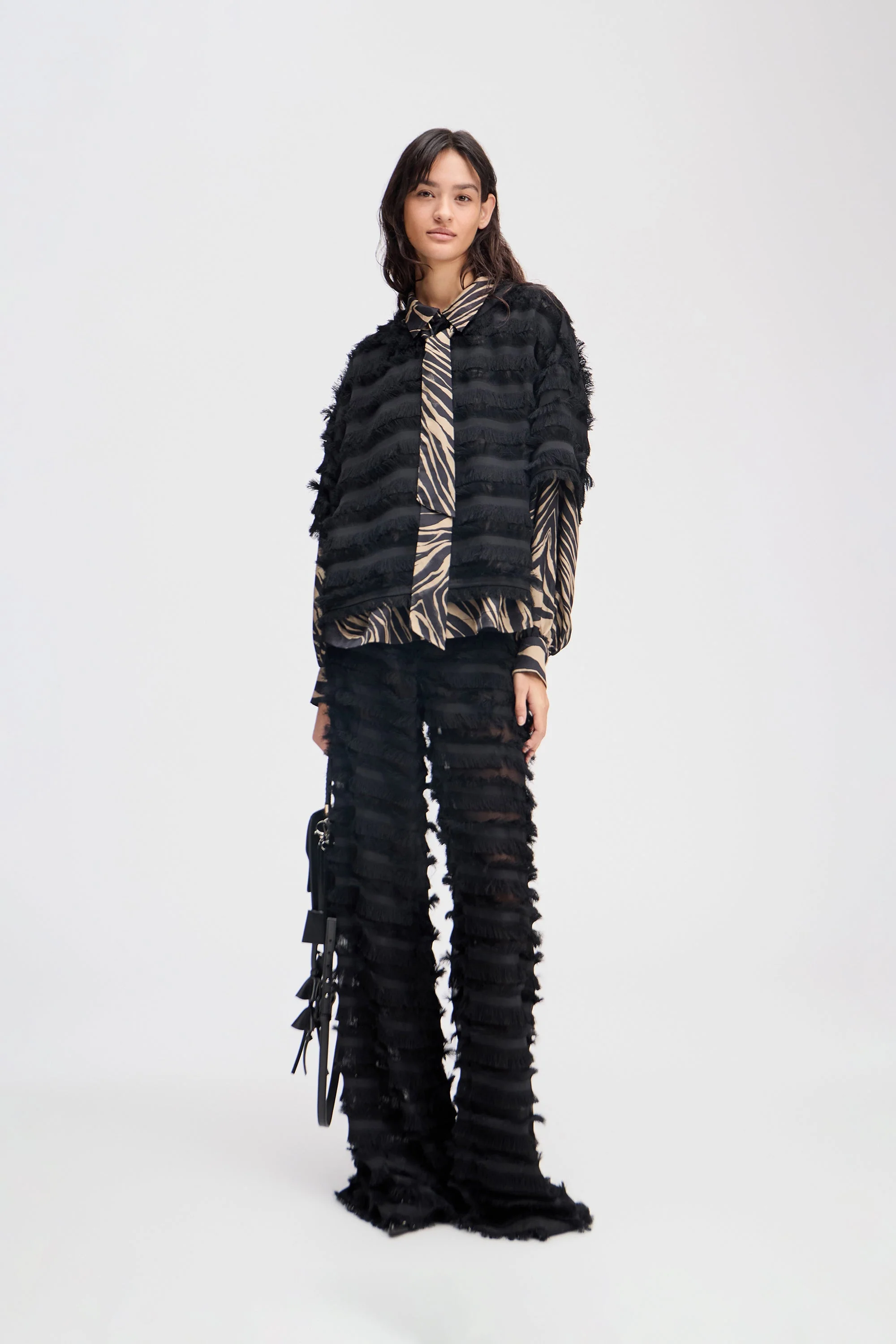 LIPONA - BLACK - Image 4
