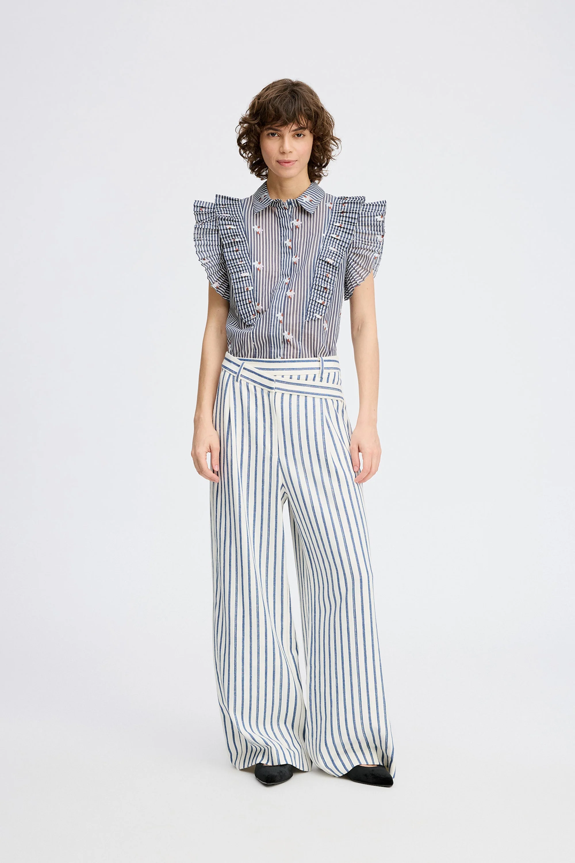 MUST - INDIGO