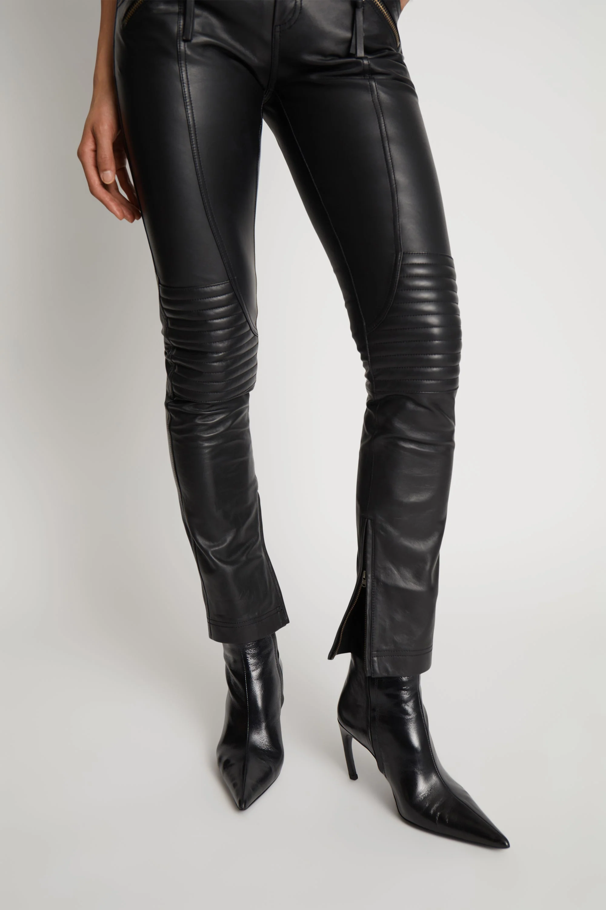 SAGGIE - BLACK - Image 3