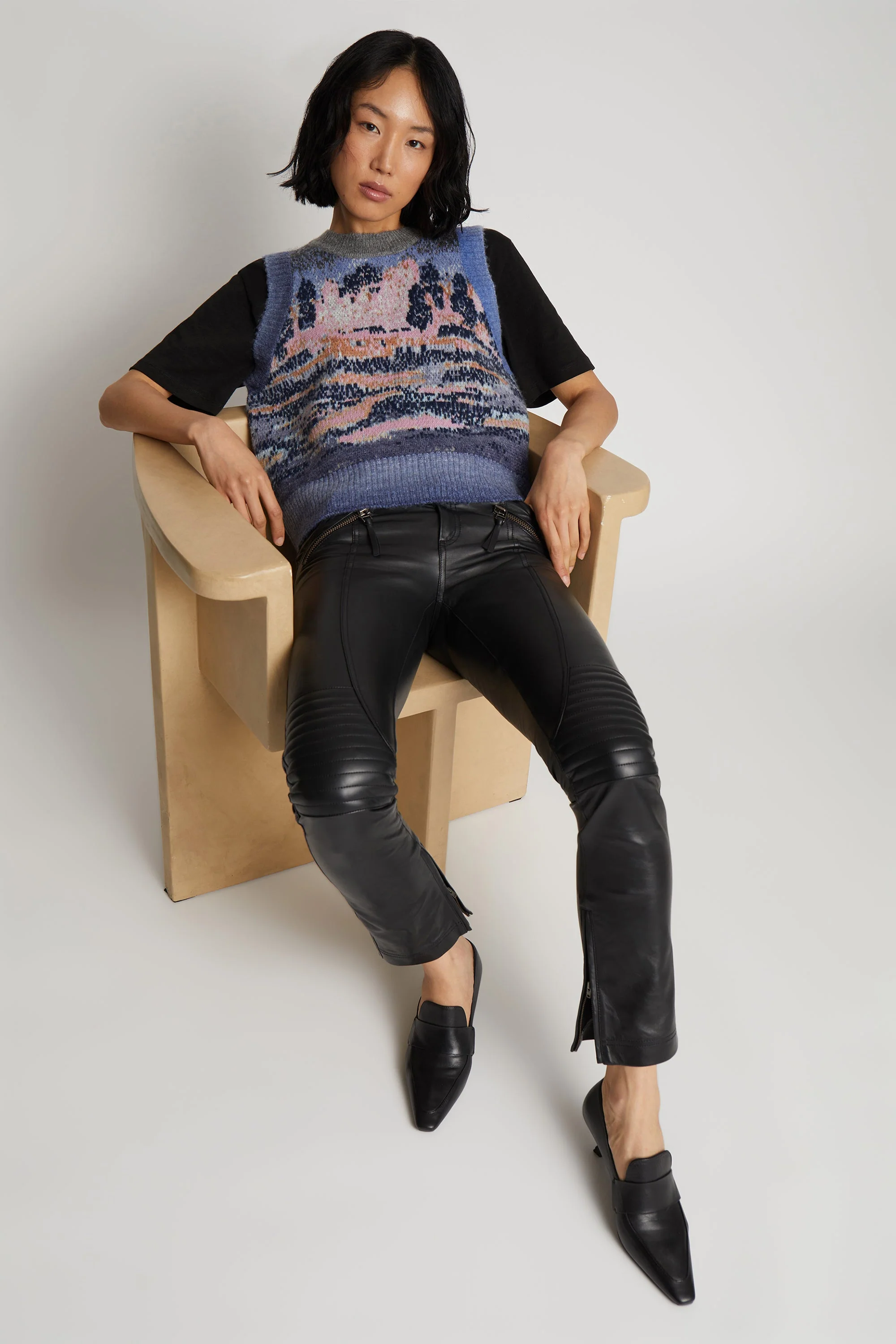 SAGGIE - BLACK - Image 4