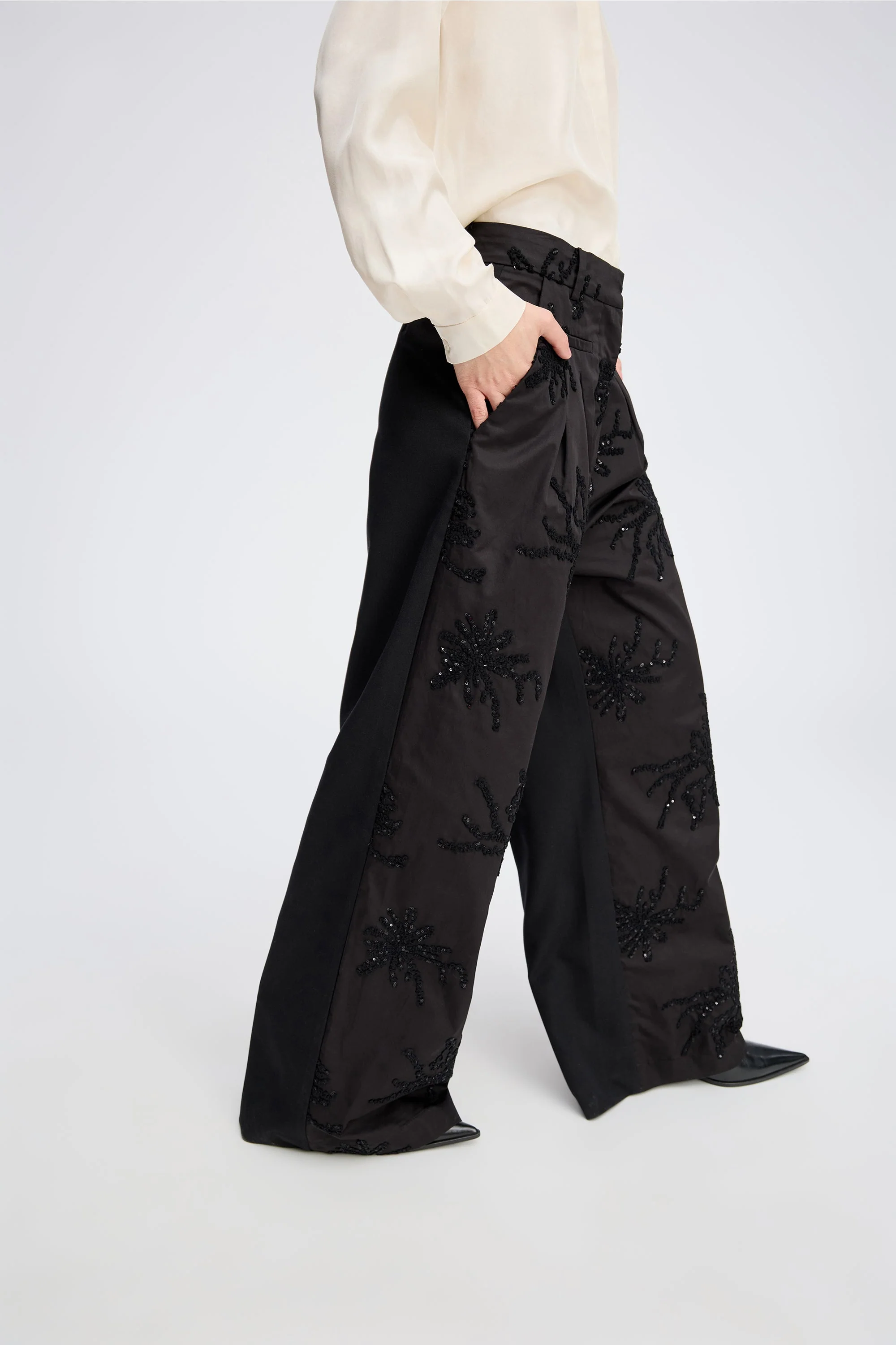 STORMY - BLACK - Image 6